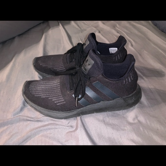 Adidas Black on Black Men’s size 10 Running Shoe - Picture 2 of 5